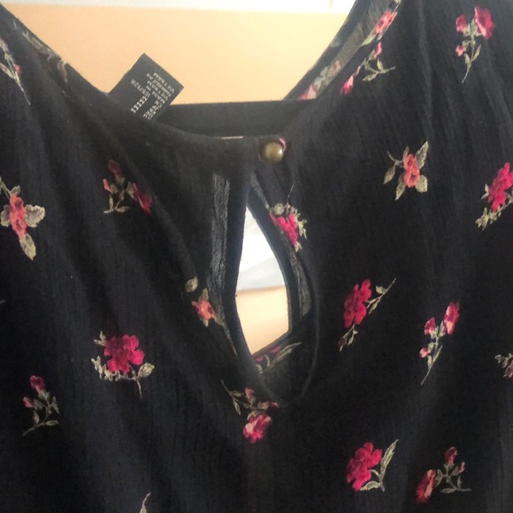 Cute sundress - Picture 3 of 3